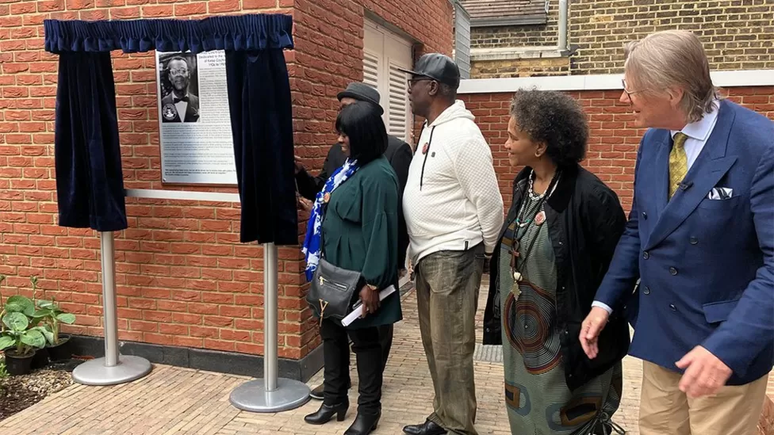 Uma placa foi inaugurada no início deste ano na recém-inaugurada Kelso Cochrane House, em North Kensington