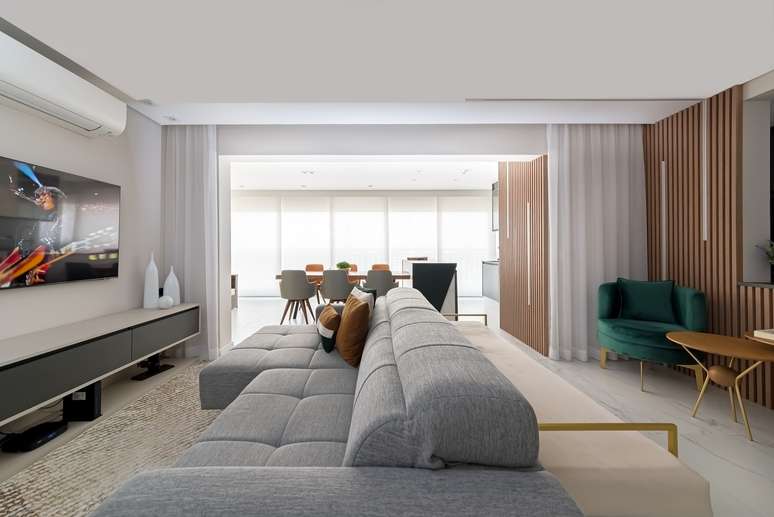 The apartment renovation creates a home office on the balcony and a black marble bathroom