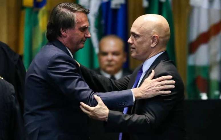 Defesa de Bolsonaro entrou com queixa-crime por calúnia contra o hacker.