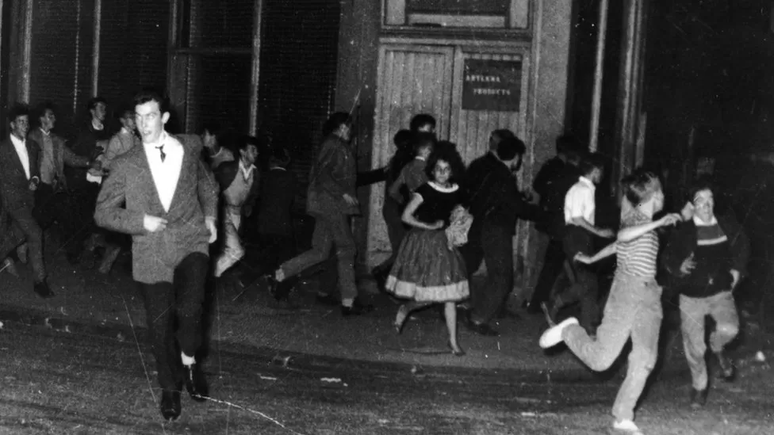 As tensões raciais eclodiram durante os confrontos em Notting Hill, em 1958