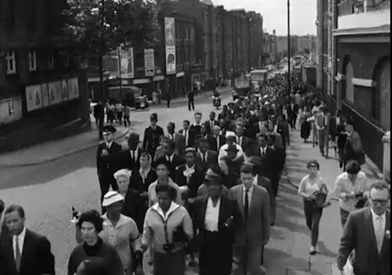 Imagens do funeral de Kelso Cochrane em junho de 1959