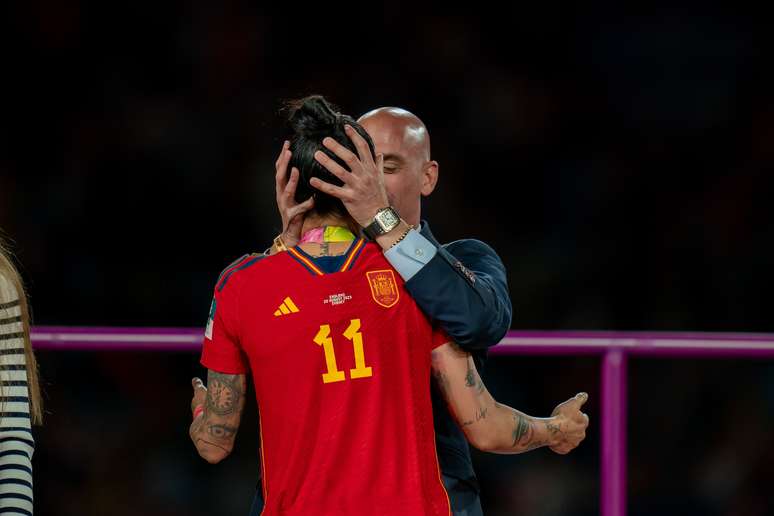 Luis Rubiales beijou Jenni Hermoso na final da Copa do Mundo Feminina 