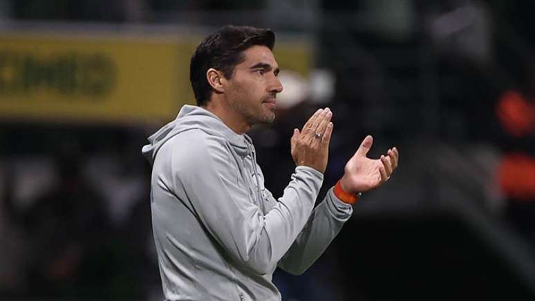 Abel Ferreira, técnico do Palmeiras, durante jogo no Allianz Parque –