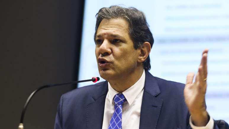 'Não é tomar nada de ninguém, é cobrar rendimento deste fundo, como qualquer trabalhador paga imposto de renda', disse o ministro Fernando Haddad