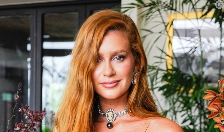 Dama de vermelho! Marina Ruy Barbosa alia minissaia com cropped em look all red e é enaltecida na web: 'Chique'.