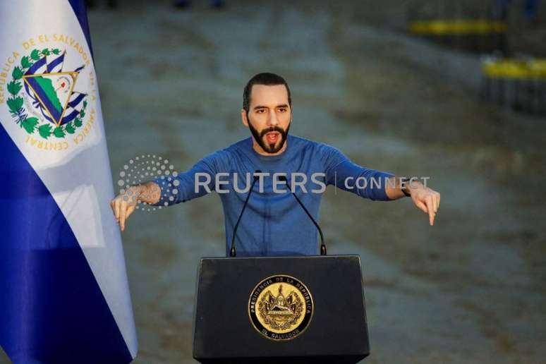 O presidente de El Salvador, Bukele, em lançamento de obra de novo hospital público em San Salvador
15/06/2023
REUTERS/Jose Cabezas