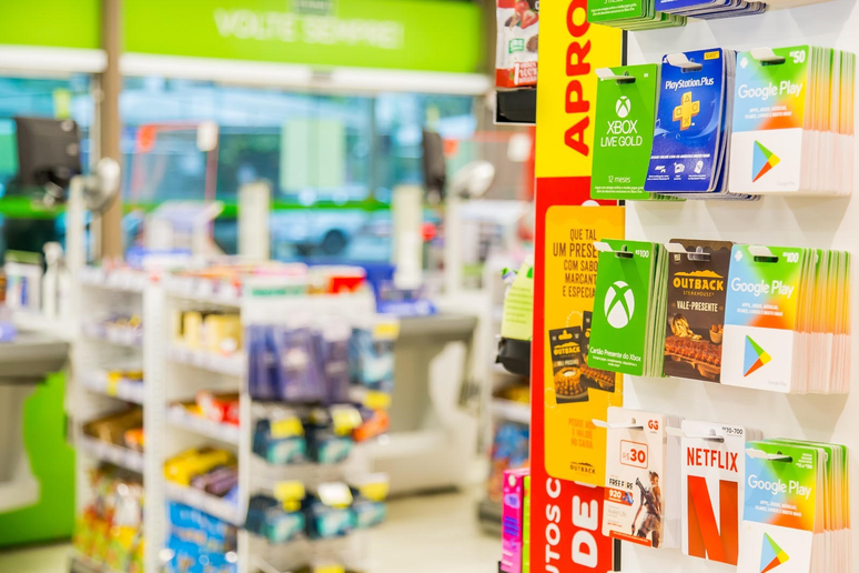 Encontrados em praticamente qualquer supermercado, os gift cards ganham os consumidores de games pela praticidade diante de outras formas de pagamento