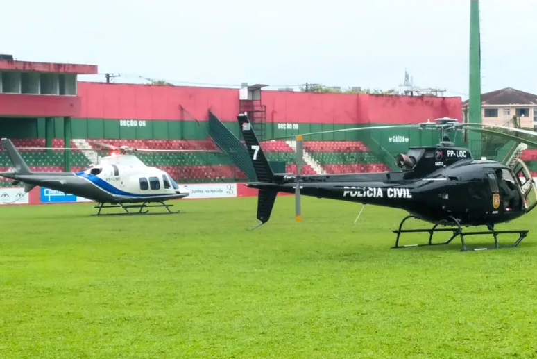 Helicópteros pousaram no estádio Ulrico do Mursa, em Santos, para pegar coração e levá-lo a hospital em São Paulo