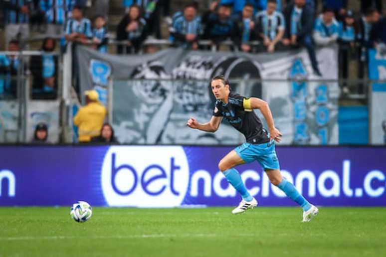 Pedro Geromel voltou a jogar pelo Grêmio após dez meses –