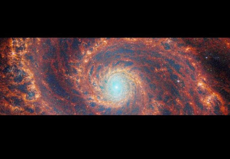 Telescópio James Webb captura imagens da Galáxia Redemoinho