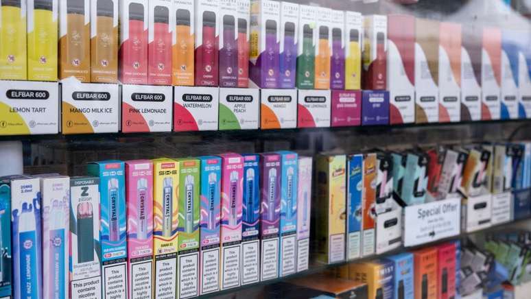 Venda de vapes é proibida no Brasil, mas uso se multiplicou