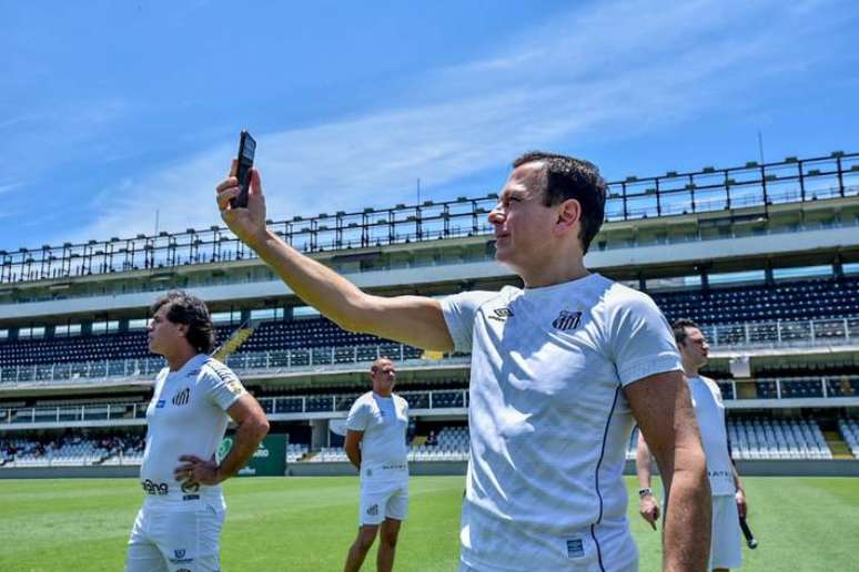 Santista, Jo&atilde;o Doria j&aacute; participou de jogo de futebol solid&aacute;rio na Vila Belmiro