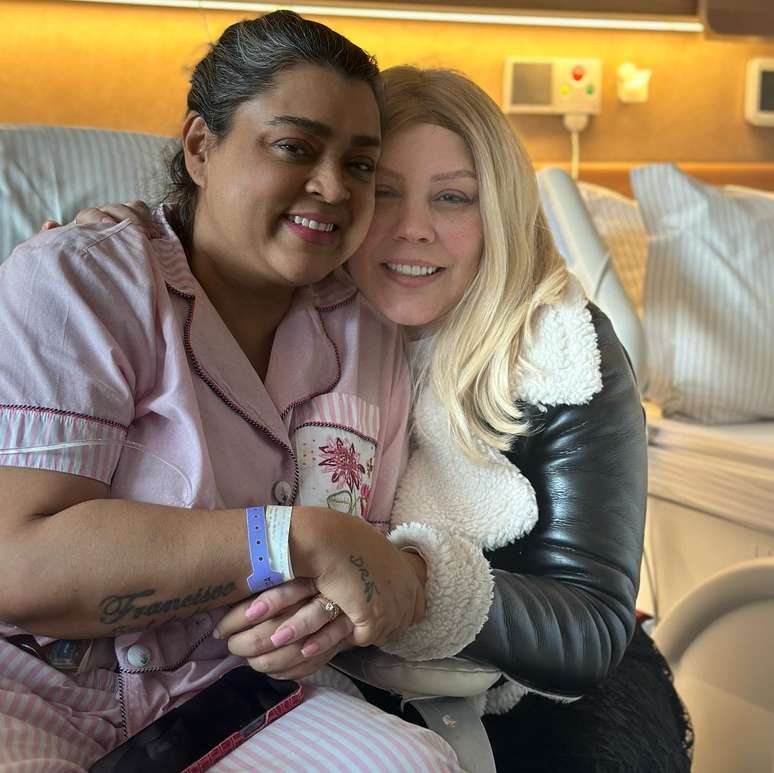 Preta Gil and Simony get emotional with their meeting in the hospital
