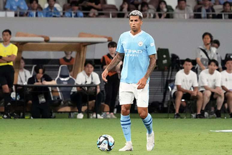 Jo&atilde;o Cancelo participou da pr&eacute;-temporada do Manchester City mas est&aacute; fora dos planos do clube &ndash;