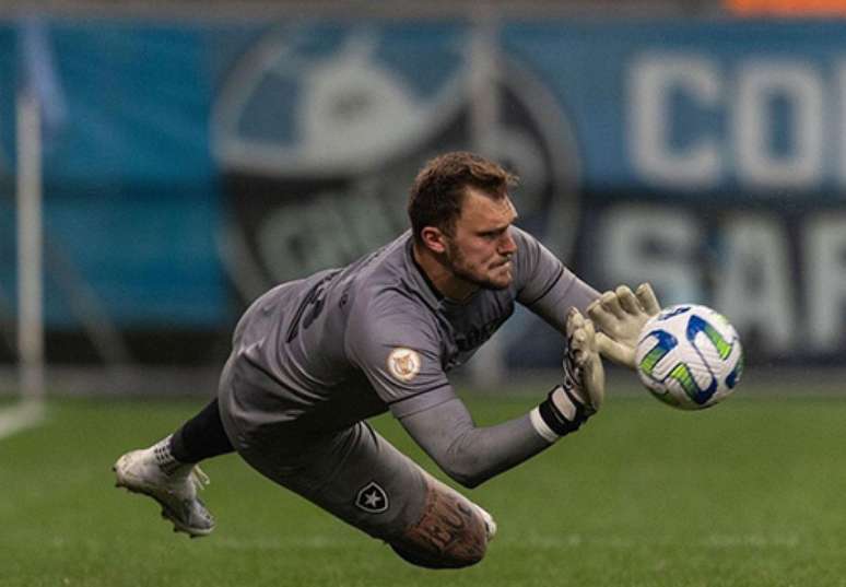 Bento is injured and Lucas Perri is called up by Diniz for the national team