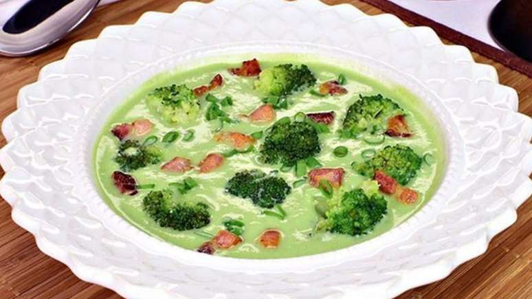 Broccoli and bacon broth: find out how to make a dish full of flavour
