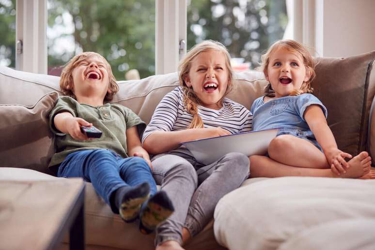 A study indicates that too many screens can harm children’s health