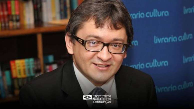 Jos&eacute; Roberto Pimenta Oliveira