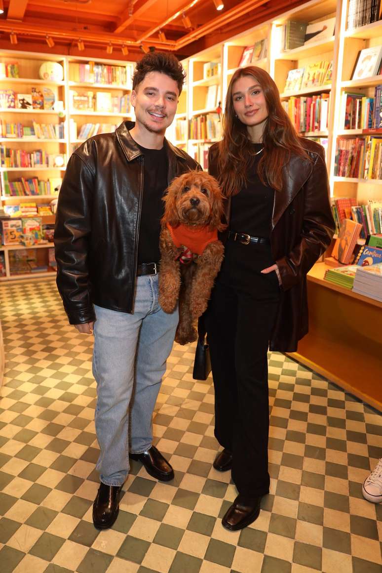 Jo&atilde;o Figueiredo e Sasha 