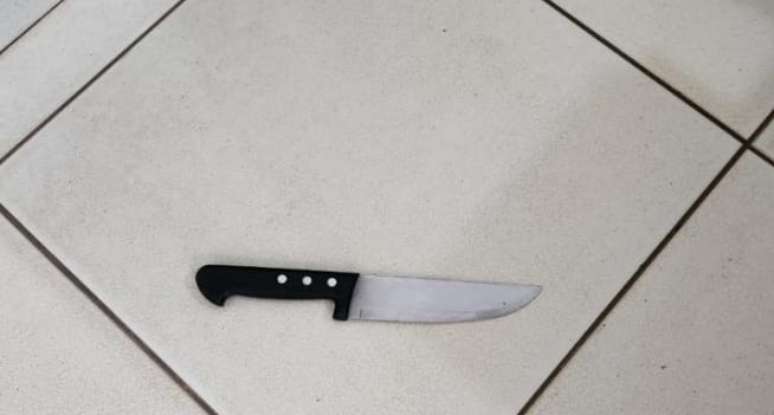 Faca usada por adolescente 