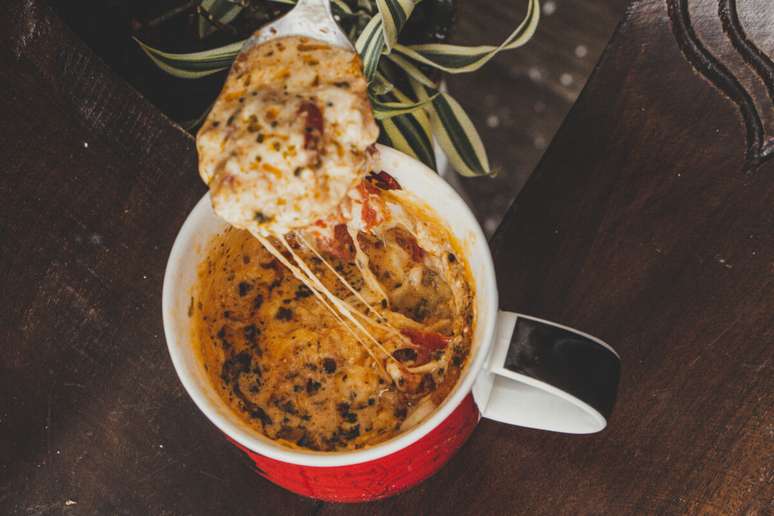Pizza in a cup: delicious recipe to enjoy alone