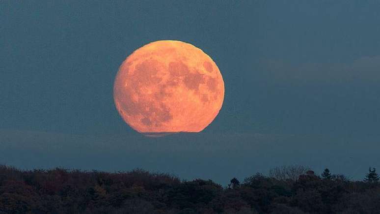 A Lua parece 14% maior no perigeu