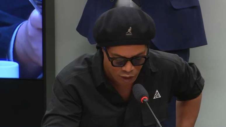 Ronaldinho Gaúcho presta depoimento negando envolvimento em esquemas apontados na CPI 