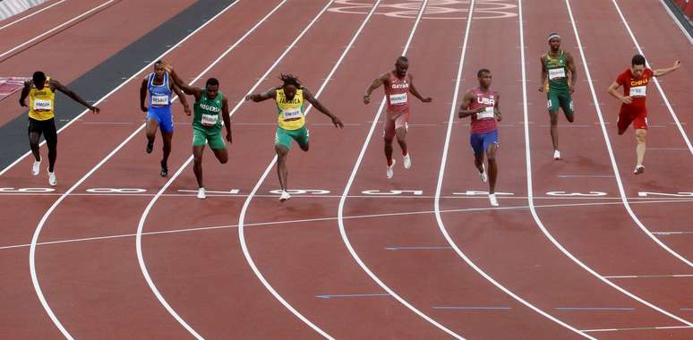 Atletismo é composto por provas de pista, com corridas de velocidade, meio-fundo e fundo e provas de campo, com saltos, lançamentos e arremessos.