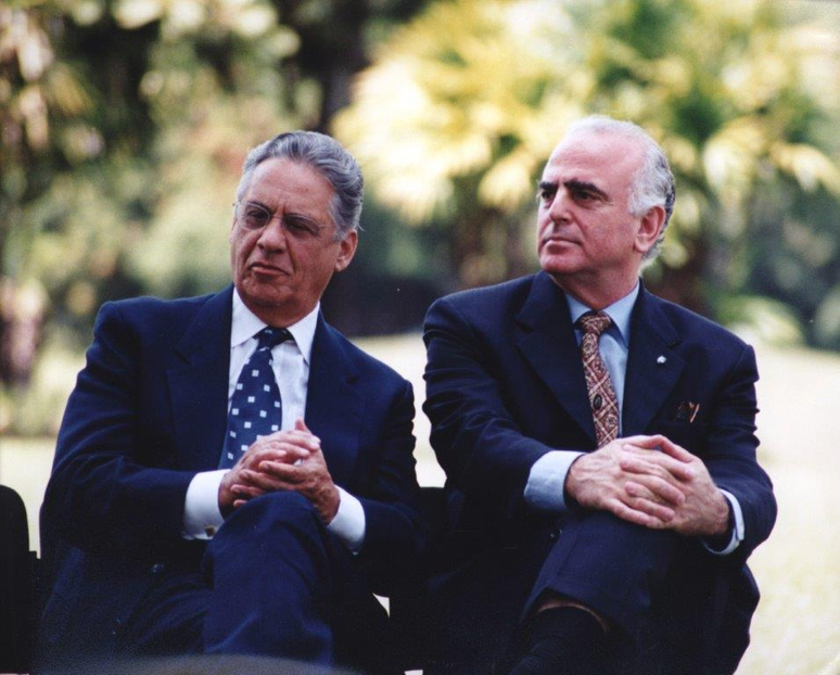 O presidente do Brasil, Fernando Henrique Cardoso, ao lado ministro da Educação Paulo Renato Souza. Foi durante a gestão deles que o Enem foi criado