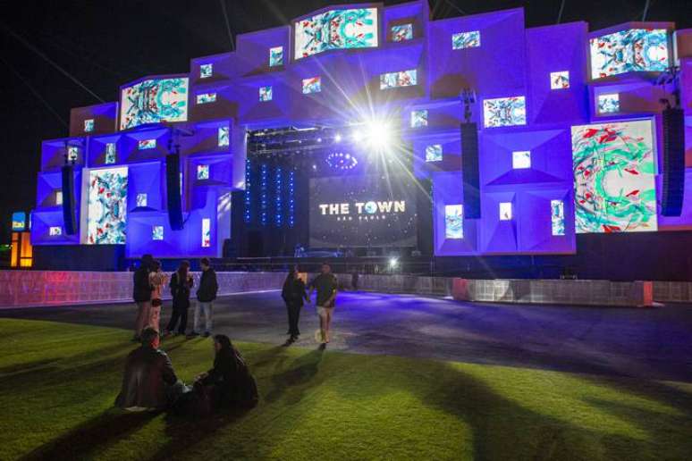 Movimentação durante evento teste que antecede o início do festival The Town, no Autódromo de Interlagos, em São Paulo.