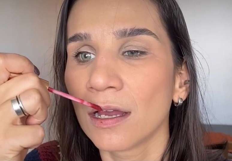 Geisa Farini dá dicas de maquiagem para seus seguidores