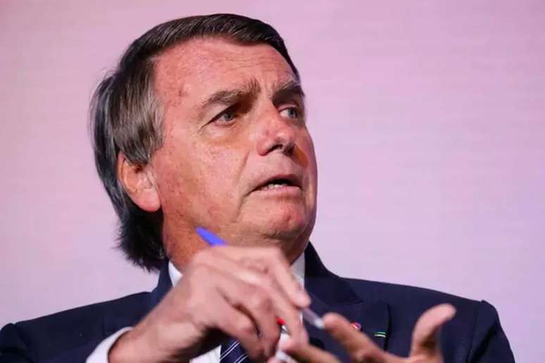 O depoimento simultâneo do ex-presidente Jair Bolsonaro (PL), da ex-primeira-dama Michelle Bolsonaro e outras seis pessoas envolvidas no escândalo das joias vai acontecer nesta quinta-feira, 31