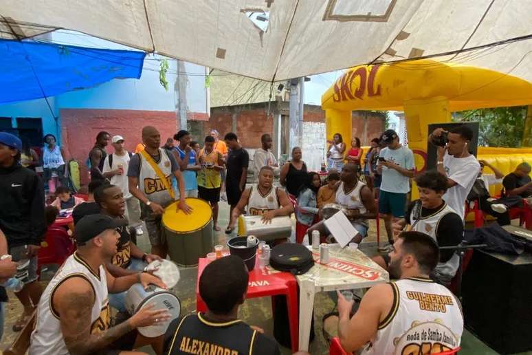 Coletivo Independente Família Campinho, a Família CMP, promove shows e eventos culturais que geram renda no Morro da Babilônia