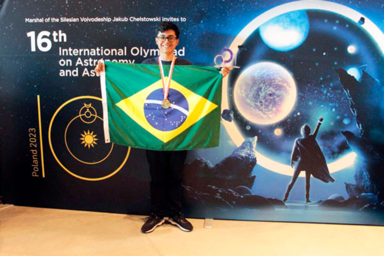 Paulo Henrique, de 17 anos, é bicampeão do ouro na Astronomia e prata na Física