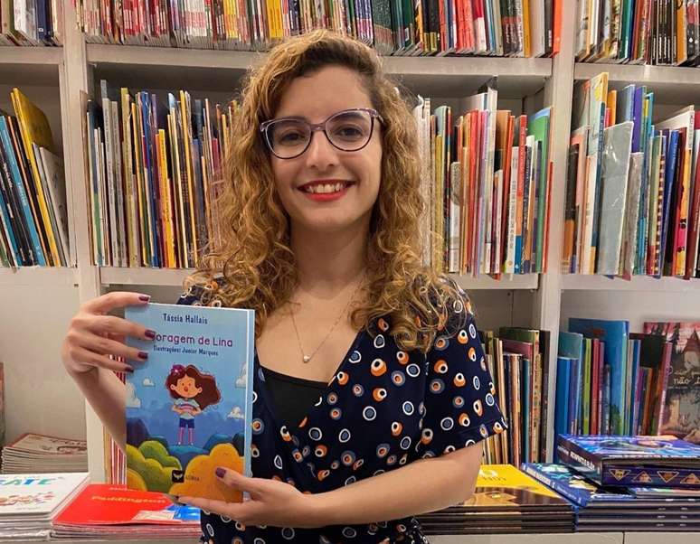 Tássia Hallais é autora de livros infantojuvenis