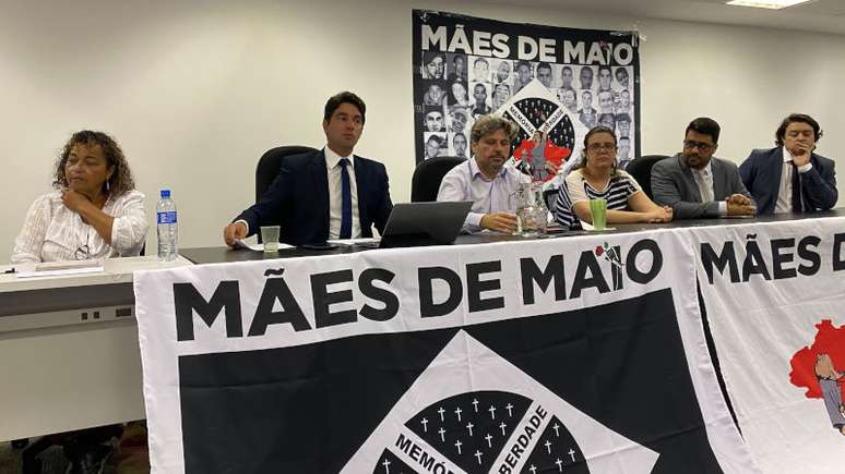 Imagem mostra membros do Conselho Nacional de Direitos Humanos e do Movimento Mães de Maio em audiência sobre a Operação Escudo.