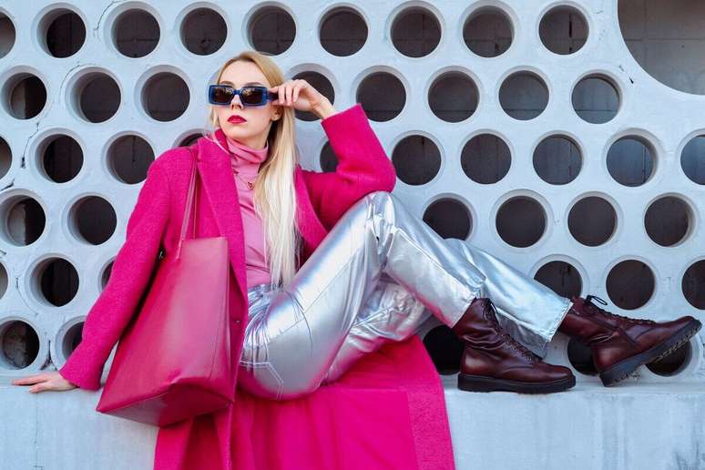 Cal&ccedil;as brilhantes s&atilde;o destaques nos looks dos festivais 