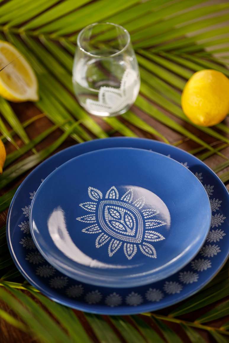 Martha Medeiros launches a collection of set tables inspired by the Mandacaru Flower