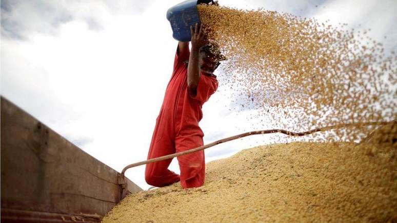 'O agro contribui positivamente para o PIB no primeiro semestre e o segundo é sempre mais negativo, porque não tem mais a colheita da soja', observa Silvia Matos, do Ibre-FGV