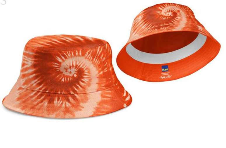 Sucesso no Rock in Rio, os bucket hats do Itaú estão de volta no The Town