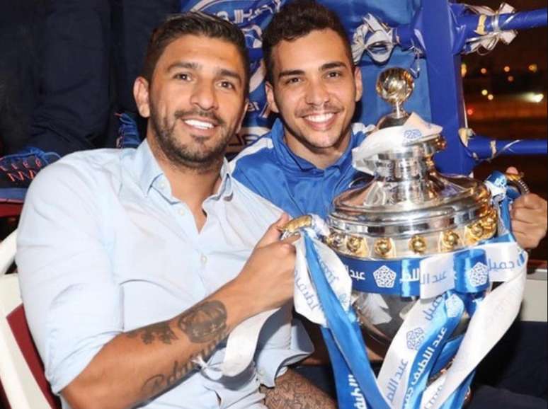 Emiliano D&iacute;az e Eduardo, hoje no Botafogo, comemorando t&iacute;tulo pelo Al Hilal &ndash;
