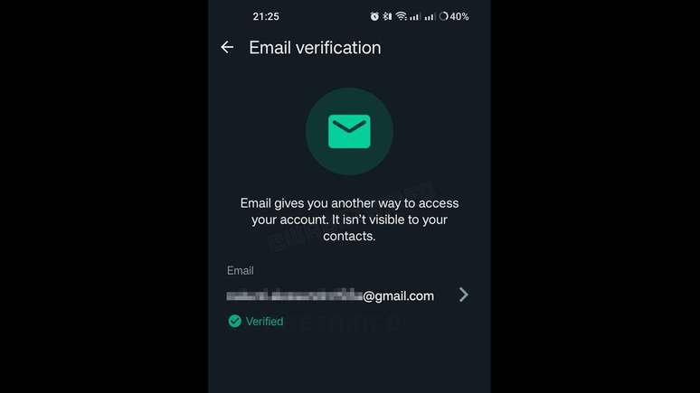 Tela de verificação de e-mail aparece em versão Beta do WhatsApp, indicando desenvolvimento de recurso alternativo para acesso à conta (Imagem: Reprodução/WABetaInfo)