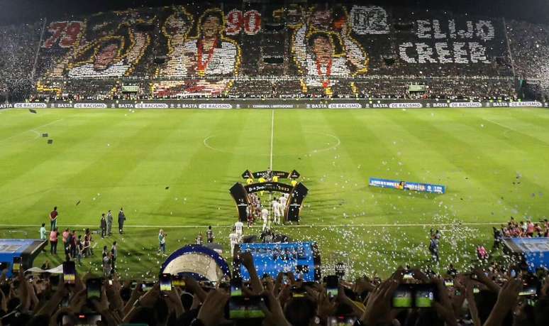 Vídeo: Flamengo é vítima de racismo da torcida do Olimpia