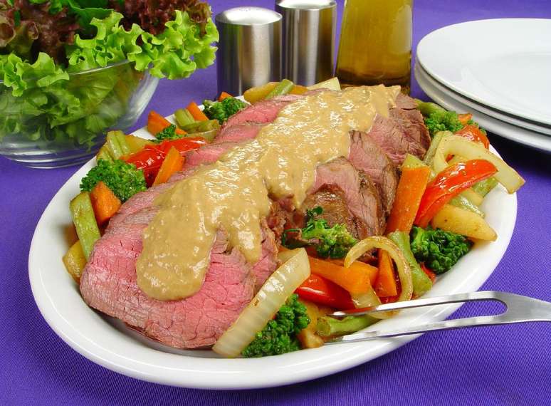 Baked fillet with vegetables: the best recipe for a special day