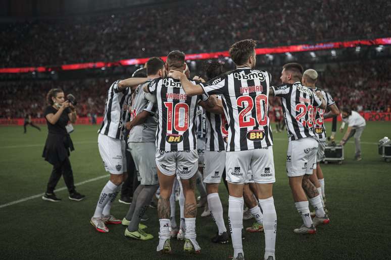 Atlético mineiro contra paranaense