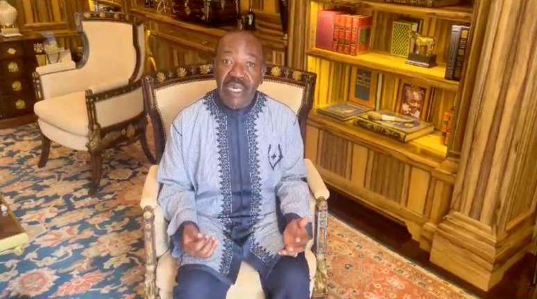 O presidente deposto do Gabão, Ali Bongo, gravou uma mensagem de vídeo pedindo o auxílio da comunidade internacional
