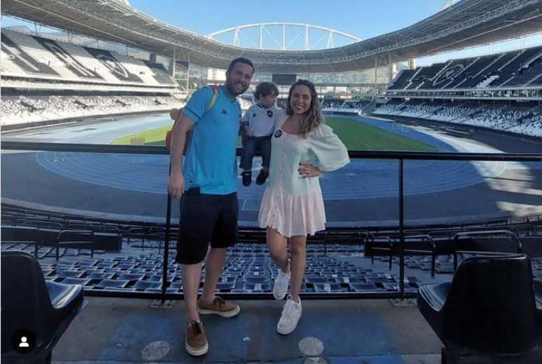 Fam&iacute;lia reunida no est&aacute;dio: Daniel, Vicente e Karine &ndash;
