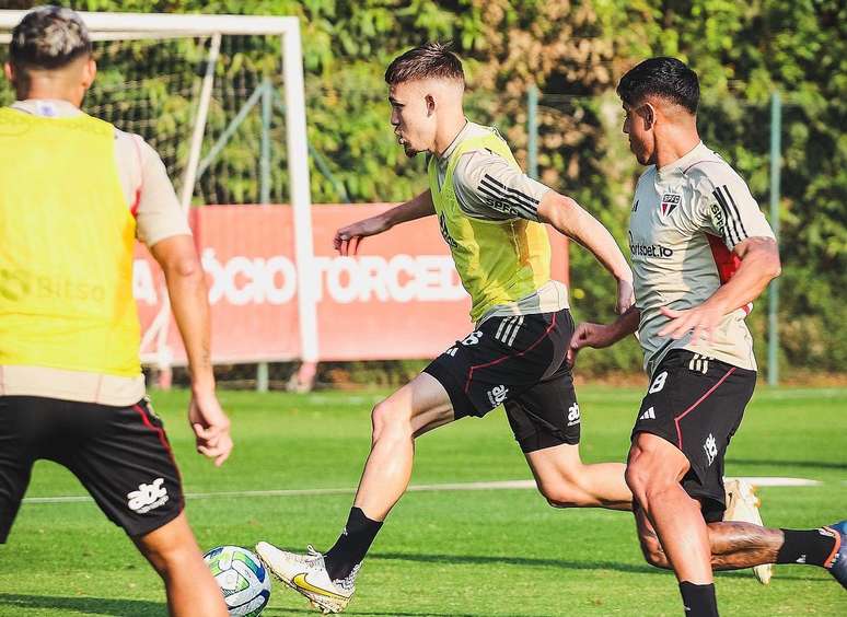 Jogadores do São Paulo em treinamento nesta sexta-feira 