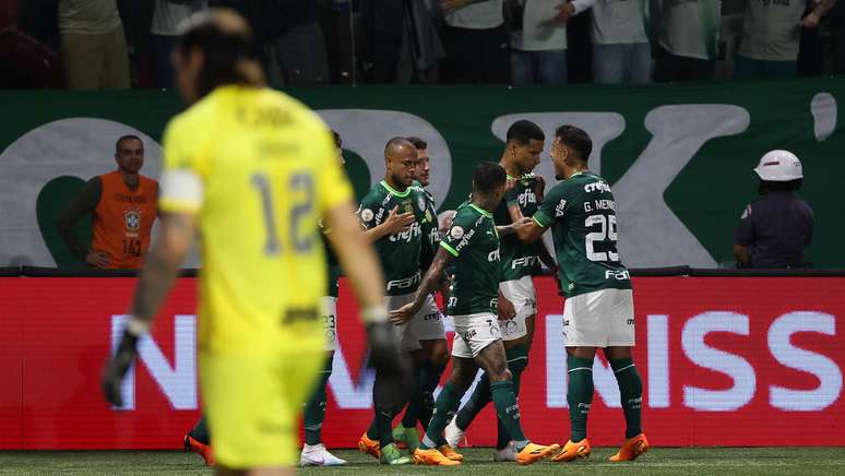 Com reviravoltas, Corinthians e Palmeiras empatam em jogo de