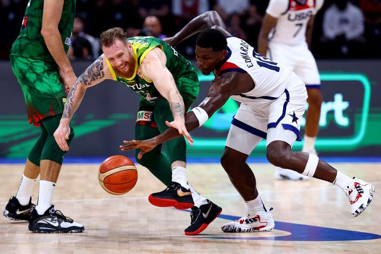 Copa do Mundo de Basquete 2023: Brasil vence Estados Unidos e confirma vaga